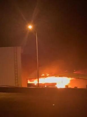 Plastik kasalar yandı