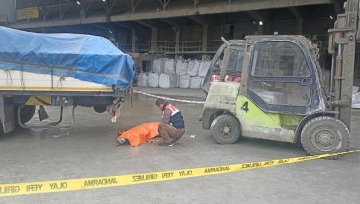 Forklift ile tır arasında sıkışıp hayatını kaybetti