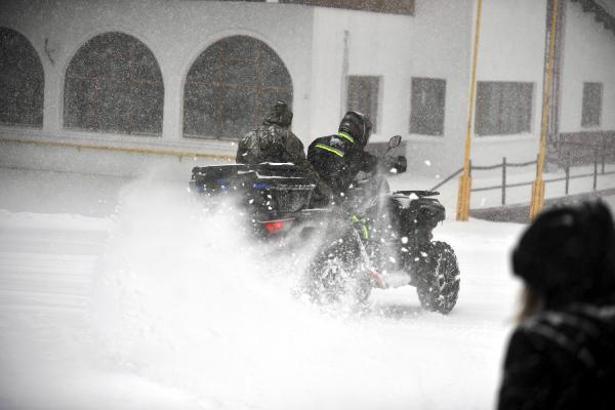 Uludağ'da kar, fırtına ve sis etkili