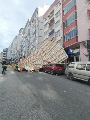 Giresun'da fırtına; çatılar uçtu; 1'i çocuk 2 kişi yaralı