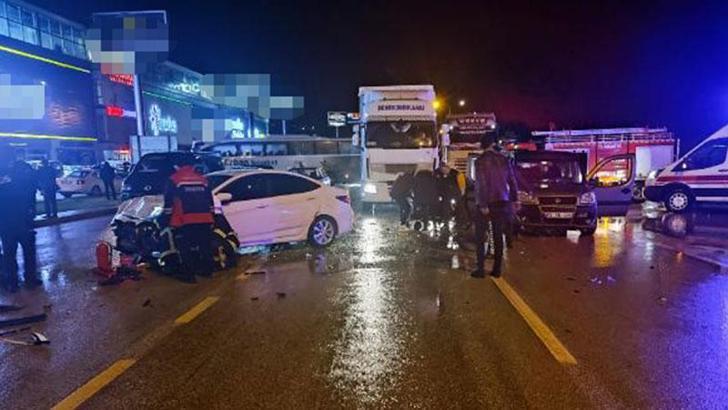 Amasya’da hafif ticari araç ile otomobil çarpıştı: 7 yaralı