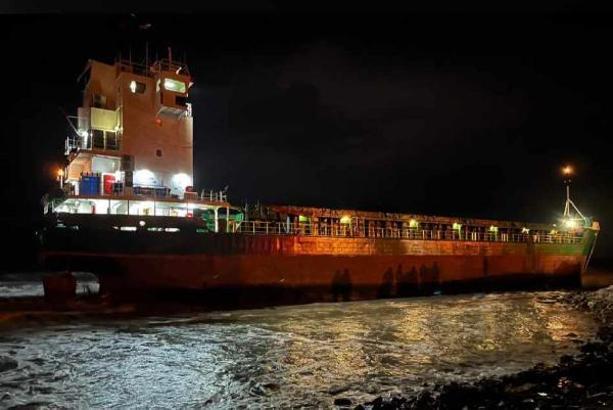 İnebolu'da yük gemisi karaya oturdu; 11 mürettebat kurtarıldı