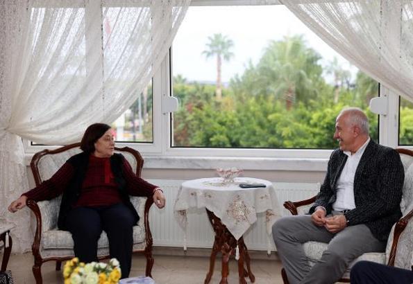 Gültak'tan emekli öğretmenine vefa