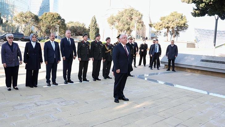 Bakan Güler, Azerbaycan’da Türk Şehitliğini ziyaret etti