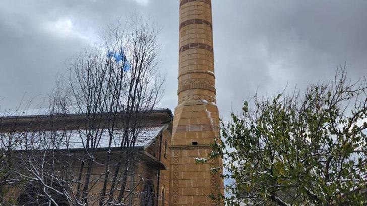 Fırtınada ağır hasar alan cami, ibadete kapatıldı