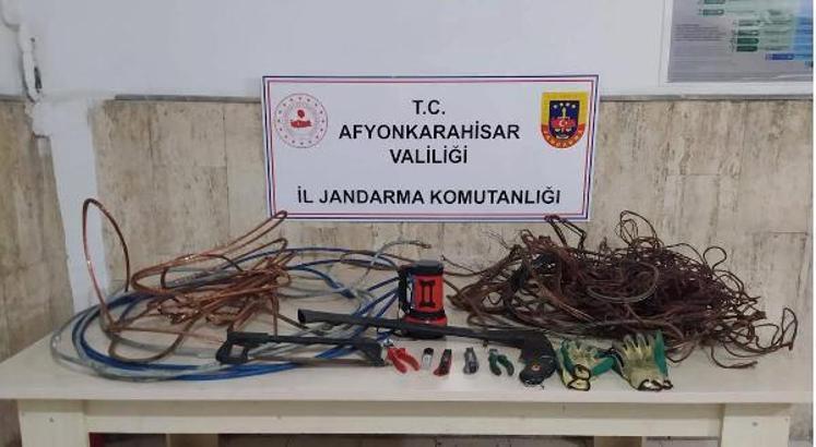 Kablo hırsızlığı şüphelileri yakalandı