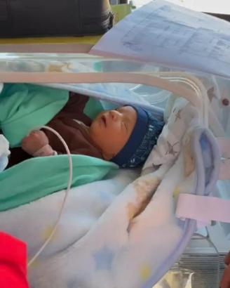 Van'da sarılık teşhisi konulan 3 günlük bebek, ambulans helikopterle hastaneye ulaştırıldı