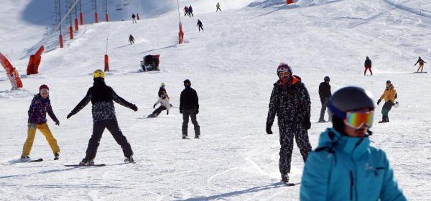 Palandöken ve Konaklı'da kayak sezonu açıldı