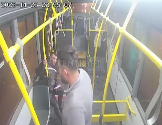 Halk otobüs şoförü, kaza yapan motokuryeye yardım etti