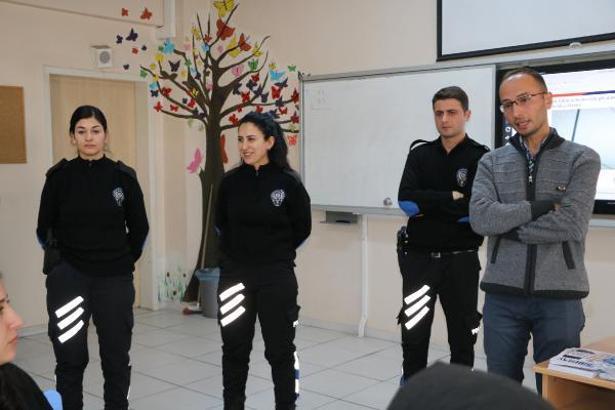 Yüksekova'da polis öğrencilere telefon ve internet dolandırıcılığını anlattı