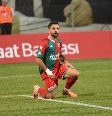Karşıyaka'da Emre Gemici yol ayrımında