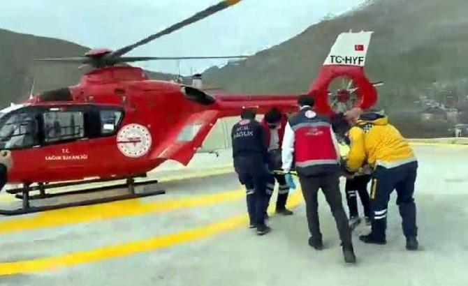 Bahçesaray'daki hasta, ambulans helikopterle Van'a sevk edildi