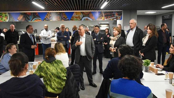 Başkan Ahmet Nur Çebi, siyah-beyazlı kulübün çalışanlarıyla vedalaştı