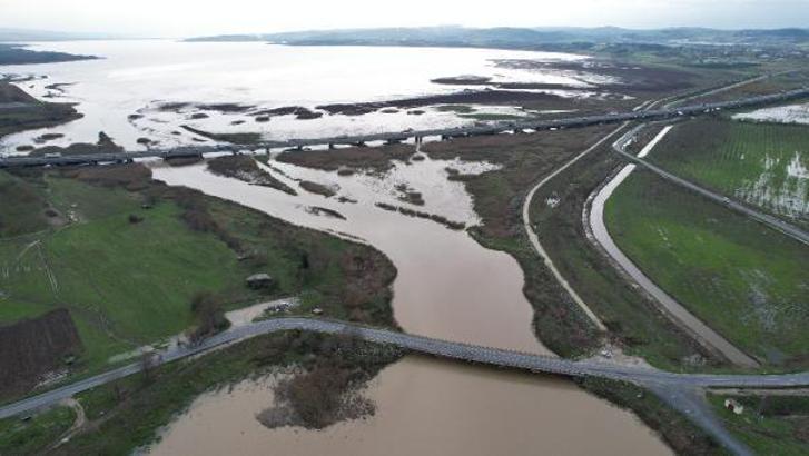 Büyükçekmece Gölü'nde tarihi hat tekrar su altında kaldı