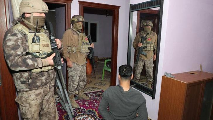 Tarsus'ta terör operasyonu; 4 gözaltı