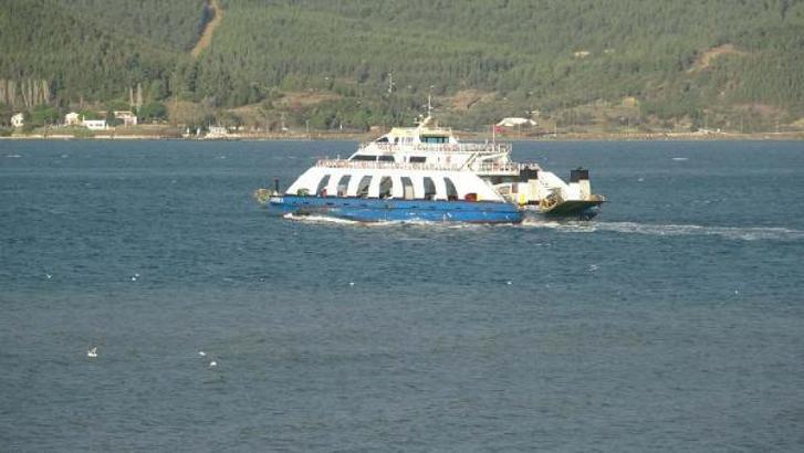 Gökçeada ve Bozcaada feribot seferlerine 'fırtına' engeli
