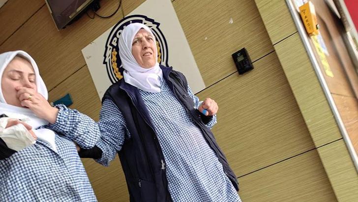 Elini pres makinesine sıkıştıran kadın işçi yaralandı