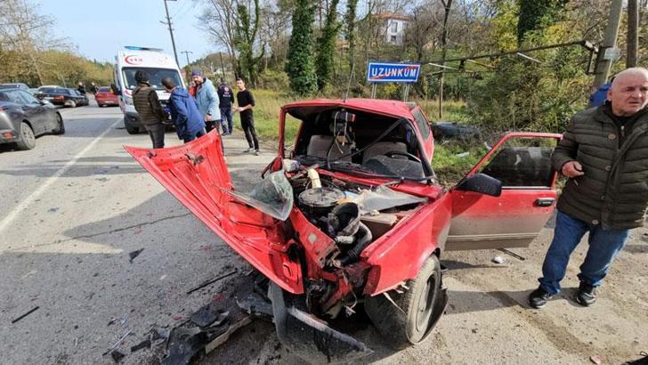 Otomobiller kafa kafaya çarpıştı: 1 ölü, 2 yaralı