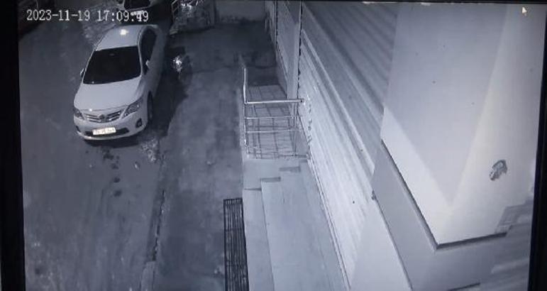 Batman’da selden otomobilini kaldırıma çıkararak kurtaran sürücü kamerada