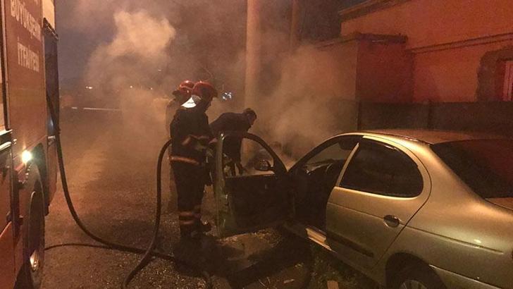 Üvey ağabeyinin aracını yakıp, kurşun yağdırdı