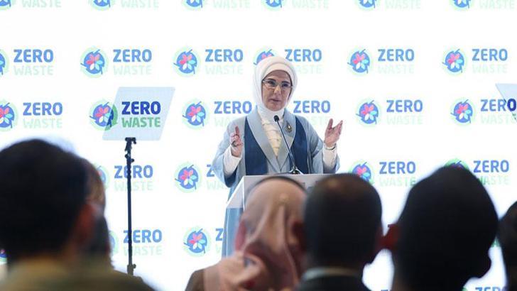 Emine Erdoğan, Dubai'de iklim elçisi gençlerle bir araya geldi