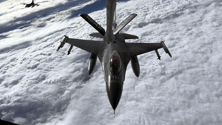 Hava Kuvvetleri'nden Kıbrıs Adası'nın güneyinde eğitim uçuşu