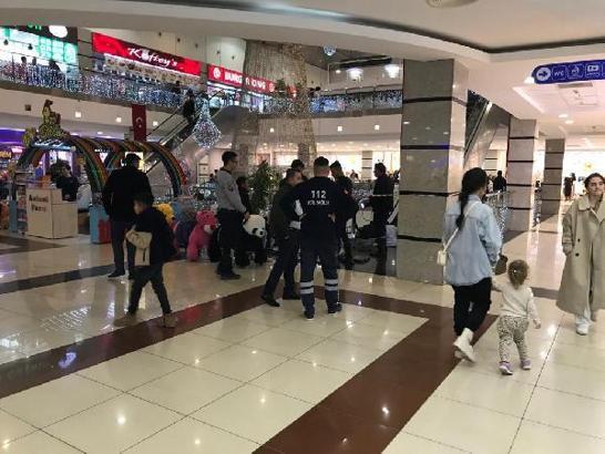 Yürüyen merdivenlerde düşen 1.5 yaşındaki Mert Ali'nin parmakları koptu