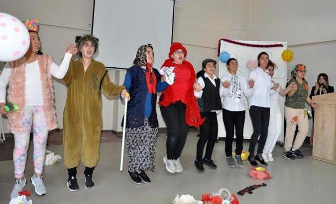 Kars'ta özel çocuklar Dünya Engelliler Günü'nde sahne aldı