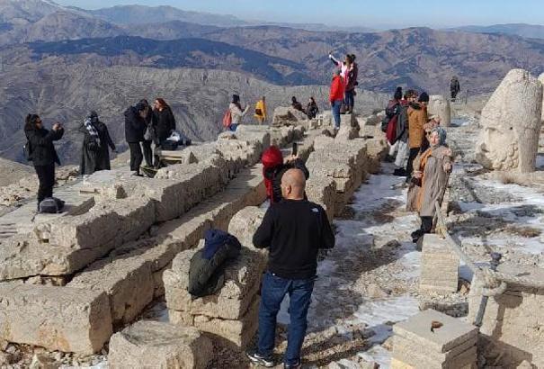 Nemrut Dağını 1 ayda 8 bin turist ziyaret etti