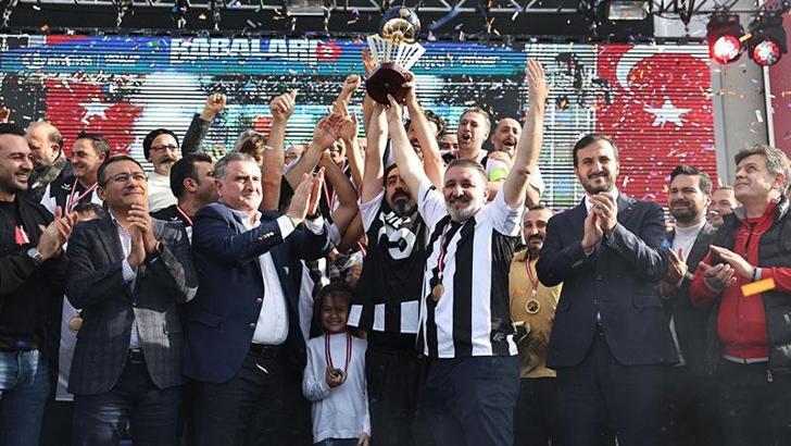 Futbolun Babaları turnuvası Bakan Bak’ın katıldığı final maçıyla sona erdi