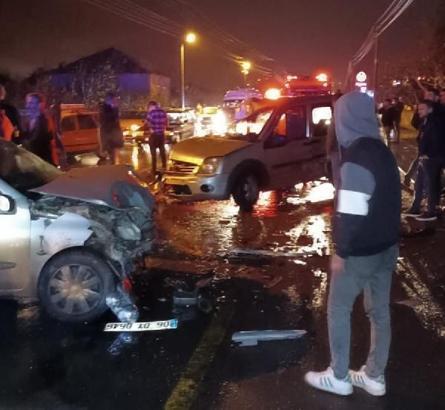 Sakarya'da zincirleme kaza kamerada: 4 yaralı