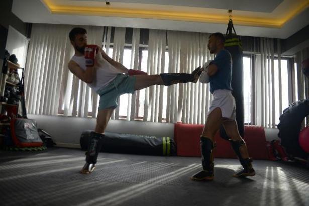 Kick boksta dünya ve Avrupa şampiyonu olan kardeşler: Birbirimizi döve döve şampiyon olduk