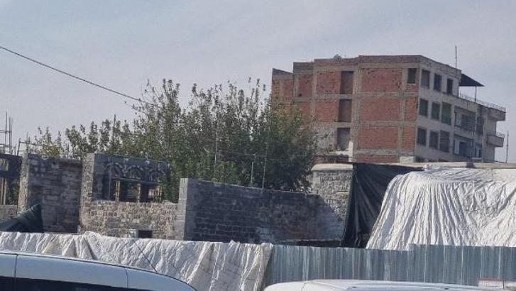 Diyarbakır'da üzerine inşaat iskelesi düşen işçi öldü