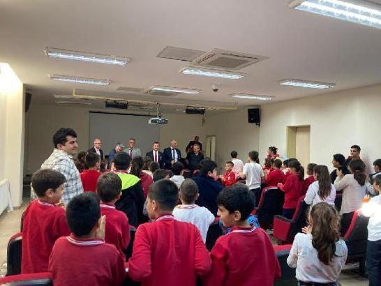 Gazi ve şehit aileleri söyleşide öğrencilerle buluştu