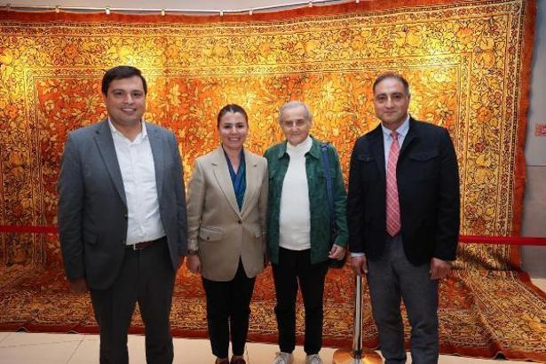 Uşak'ta kitap lansmanı ve halı sergisine yoğun ilgi