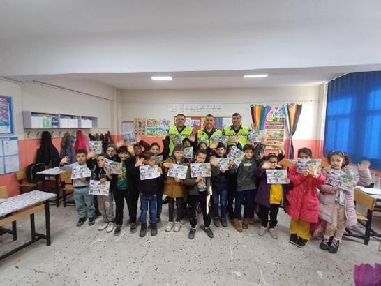 Bismil'de jandarmadan öğrencilere ‘Trafik Güvenliği Eğitim Semineri’