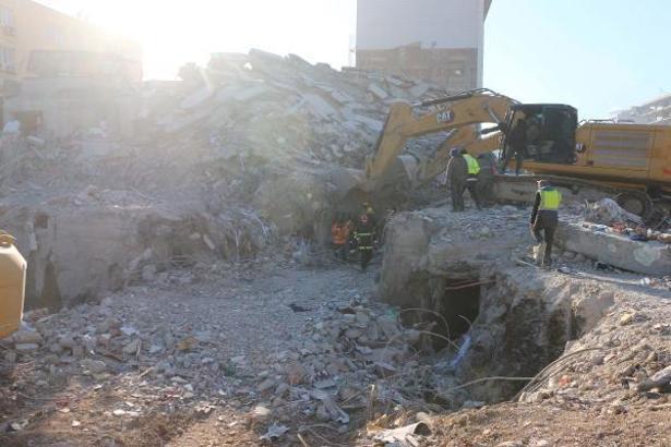 Depremde 72 kişinin hayatını kaybettiği İsias Otel'de deniz kumu kullanılmış