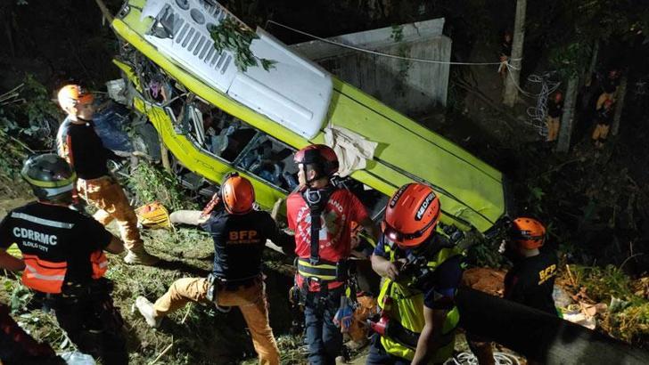 Filipinler’de yolcu otobüsü vadiye uçtu: 17 ölü, 7 yaralı