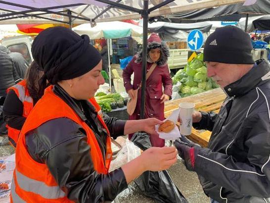 Atakum Belediyesi’nden öğrencilere ve esnafa sıcak çorba