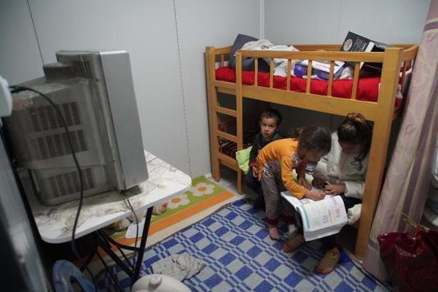 'Göl Mahalle'de evleri su baskını tehdidi altındaki 21 aile konteynere yerleştirildi