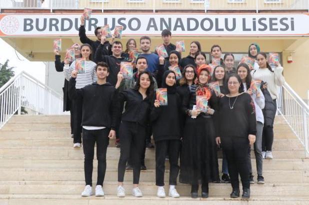 Öğrencilerinden öğretmenlerine sürpriz imza günü