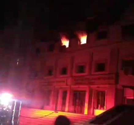 Elazığ'da lisenin müdür odası yandı