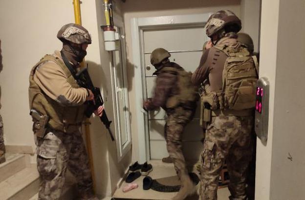 Mersin'de, 'araç satışı' ile tefeciliğe 8 gözaltı