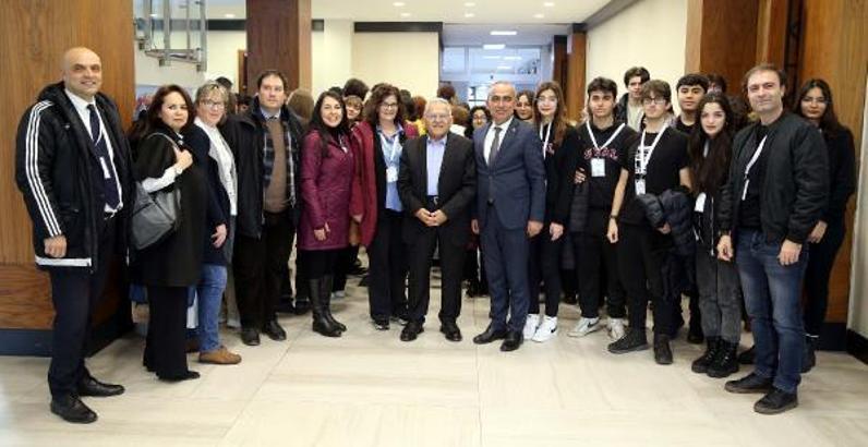 Başkan Büyükkılıç, yabancı öğrenci ve öğretmenlerle bir araya geldi