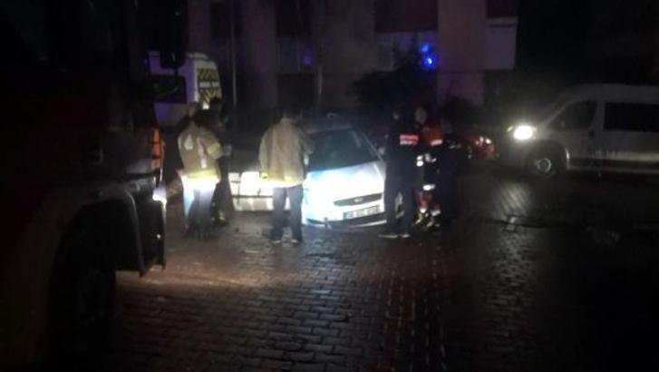 Avcılar'da otomobil yoldaki çukura düştü; 1 kişi yaralandı