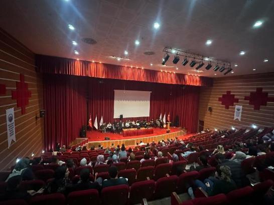 Diyarbakır’da hastalar koro kurdu, sağlık çalışanları dinledi