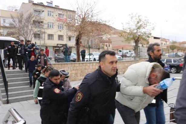 Nevşehir merkezli 76 ilde 'dolandırıcılık' ve 'rüşvet' operasyonunda 11 şüpheli adliyede