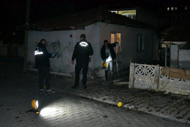 Lüleburgaz'da silahlı kavgada baba ile oğlu yaralandı