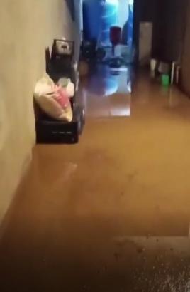 Diyarbakır'da sağanak; cadde ve sokaklar suyla doldu