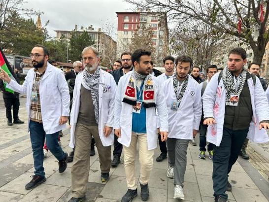 Sivas’ta sağlık çalışanlarından Filistin için sessiz yürüyüş